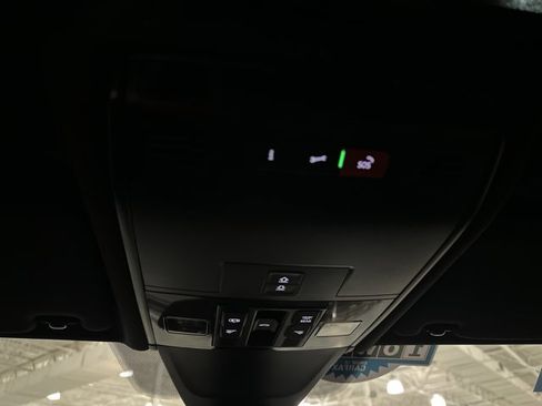 Certified 2023 Volkswagen Tiguan SE R-Line image 34