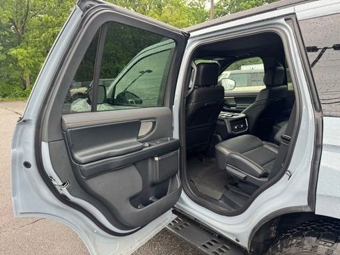 Used 2025 Ford Expedition Tremor AWD/4WD image 17