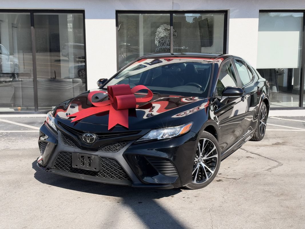 Used 2019 Toyota Camry SE FWD image 1
