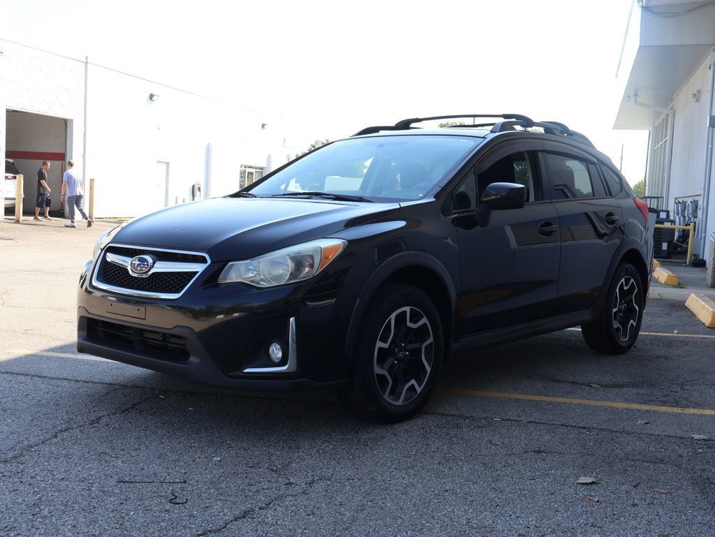 Used 2017 Subaru Crosstrek 2.0i Premium w/ Moonroof Package AWD/4WD image 3