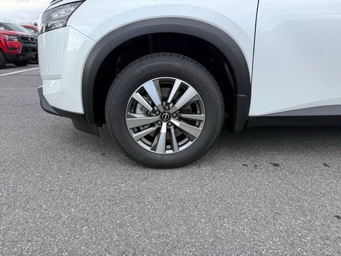 New 2025 Nissan Pathfinder SL image 9