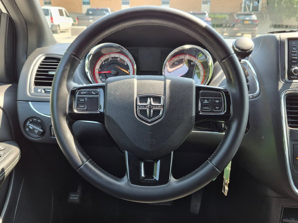 Used 2018 Dodge Grand Caravan SE FWD image 17