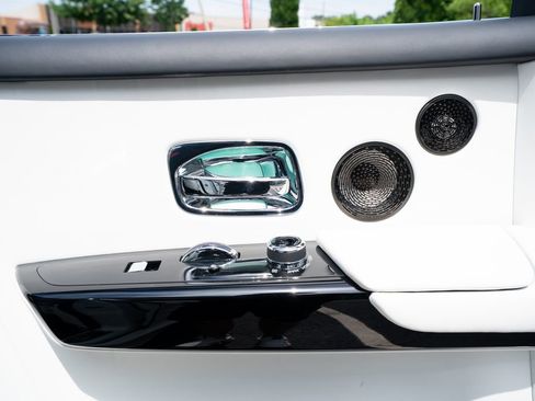 Used 2022 Rolls-Royce Phantom Sedan w/ The Phantom Package RWD image 48
