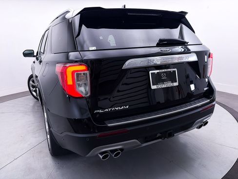 Used 2020 Ford Explorer Platinum w/ Premium Technology Package AWD/4WD image 3
