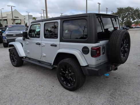 Used 2023 Jeep Wrangler Unlimited Sahara AWD/4WD image 7