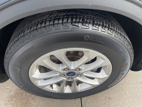 Used 2020 Ford Escape SE image 17