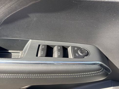 Used 2025 GMC Acadia Elevation image 28