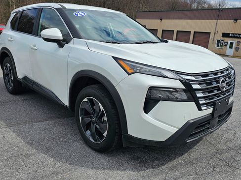 Used 2025 Nissan Rogue SV image 4