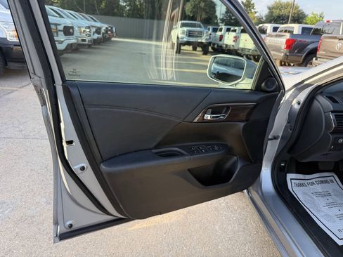 Used 2016 Honda Accord EX image 8