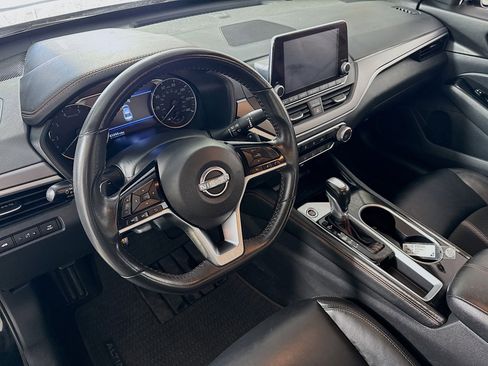 Used 2025 Nissan Altima 2.5 SR image 11