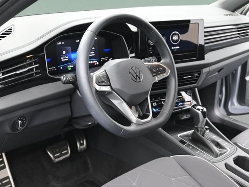 Used 2025 Volkswagen Jetta Sport FWD image 12