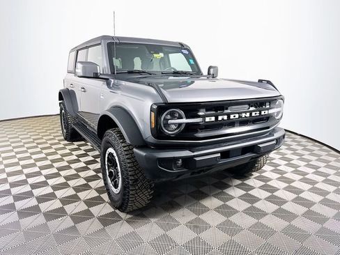 Used 2023 Ford Bronco Outer Banks w/ Sasquatch Package AWD/4WD image 1