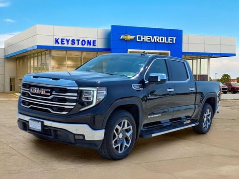 Used 2024 GMC Sierra 1500 SLT w/ SLT Premium Package AWD/4WD image 3