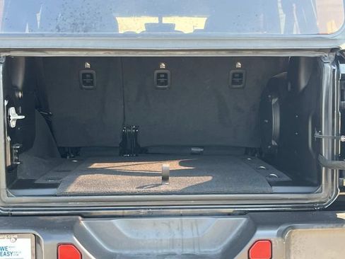 Used 2021 Jeep Wrangler Unlimited Sahara AWD/4WD image 18