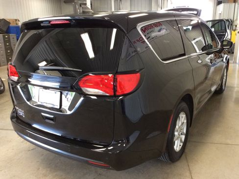 New 2025 Chrysler Voyager LX image 7