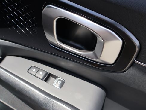 Used 2024 Kia Sorento LX FWD image 11