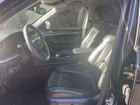 Used 2023 Jeep Grand Cherokee Limited image 15