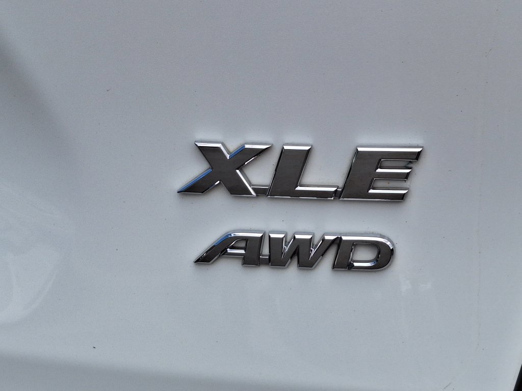 Used 2025 Toyota RAV4 XLE w/ Weather Package AWD/4WD image 29