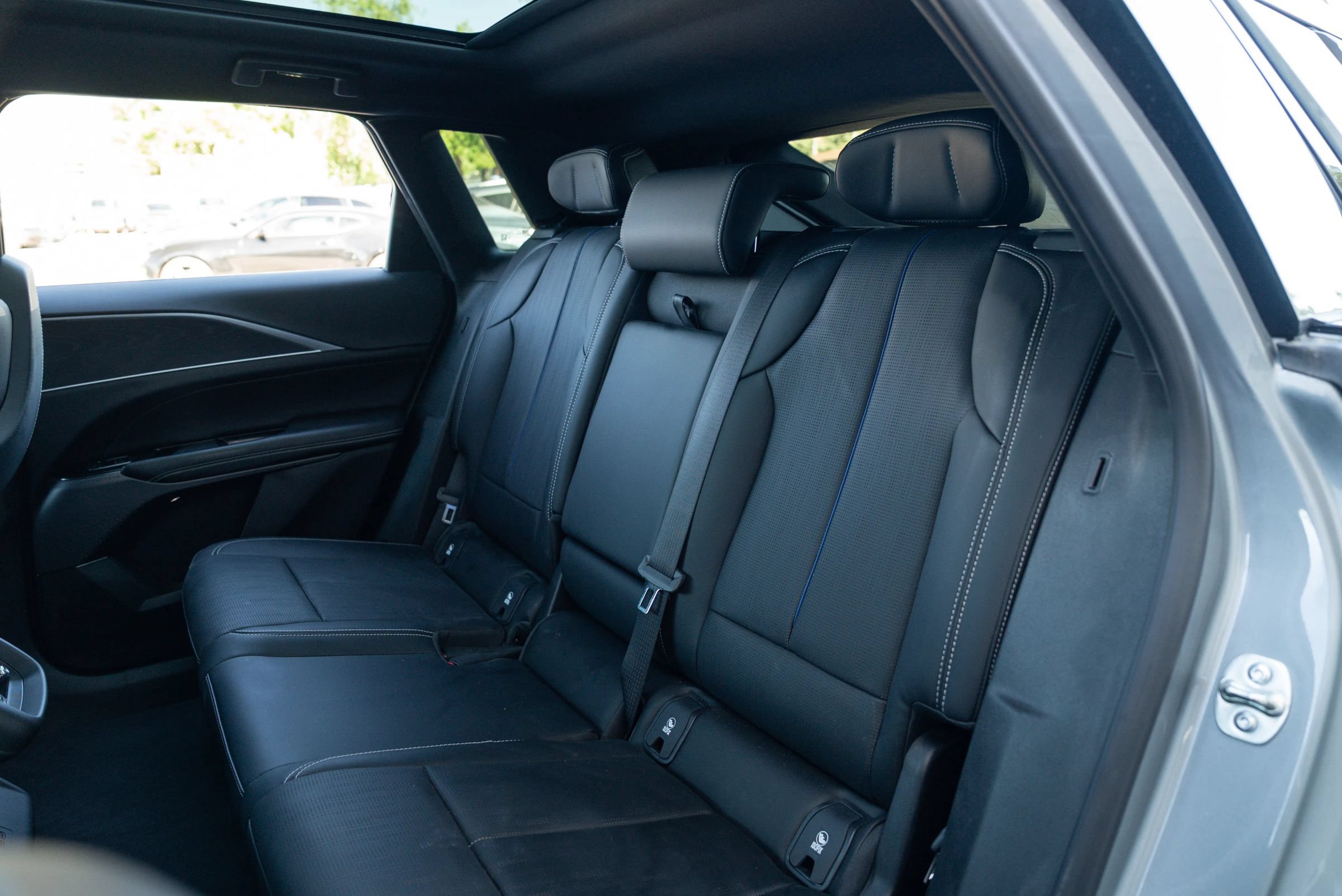 Used 2025 Cadillac Lyriq Sport AWD/4WD image 17
