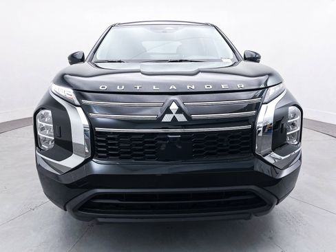 New 2025 Mitsubishi Outlander ES image 2