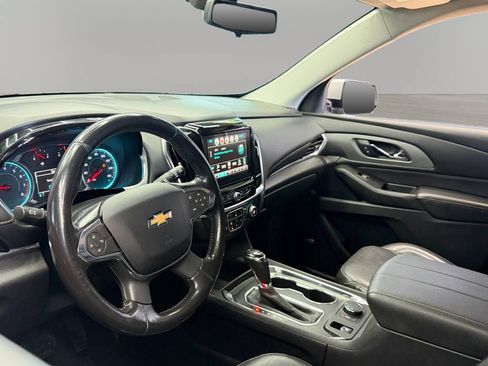 Used 2019 Chevrolet Traverse RS w/ LPO, 'HIT The Road' Package FWD image 16