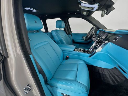 Certified 2022 Rolls-Royce Cullinan w/ Dark Exterior Package AWD/4WD image 10
