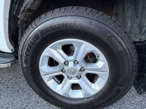 Used 2018 Toyota 4Runner SR5 Premium RWD image 15