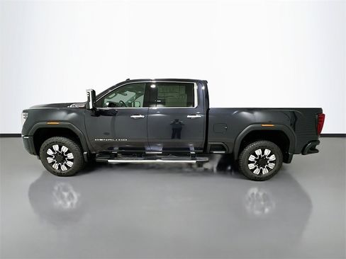 New 2026 GMC Sierra 2500 Denali w/ Denali Reserve Package image 4