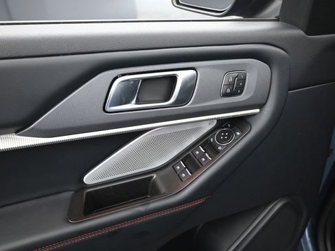 Used 2025 Ford Explorer ST image 10