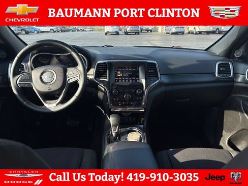 Used 2018 Jeep Grand Cherokee Laredo AWD/4WD image 12