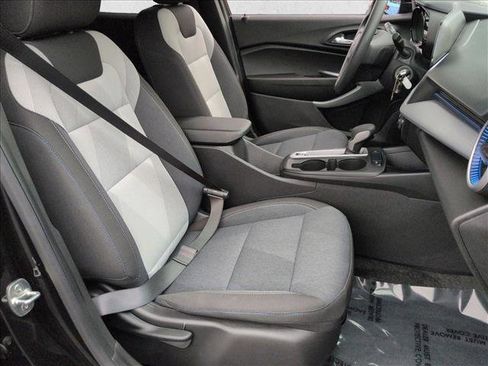 Certified 2024 Chevrolet Trax LS w/ LS Convenience Package FWD image 19