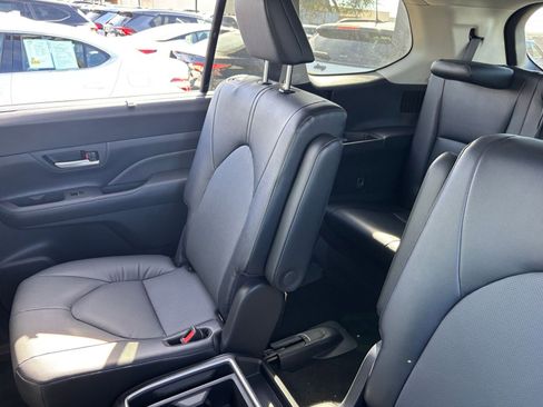 Used 2025 Toyota Grand Highlander XLE image 41