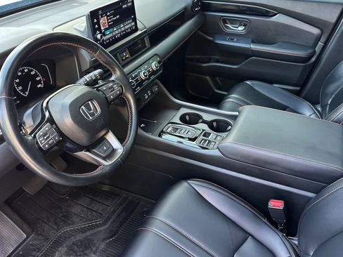 Used 2025 Honda Pilot TrailSport image 13