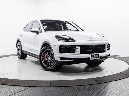 Used 2024 Porsche Cayenne S AWD/4WD image 1