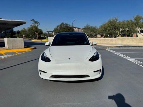 Used 2023 Tesla Model Y Performance image 3