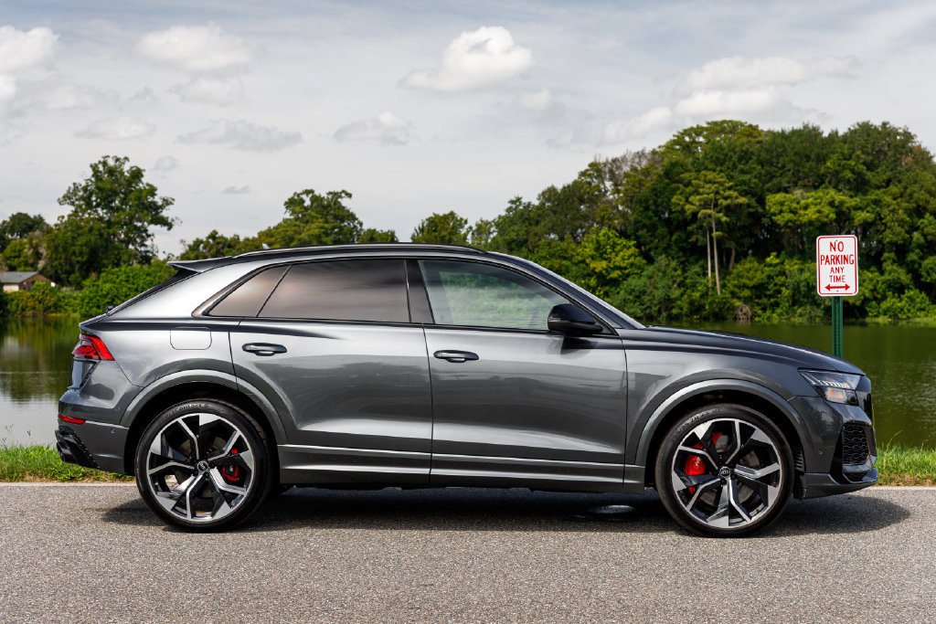 Used 2023 Audi RS Q8 AWD/4WD image 2
