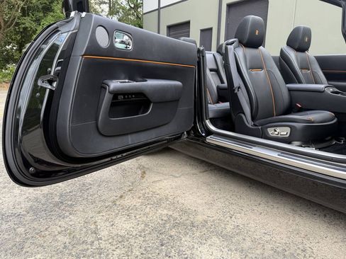 Used 2018 Rolls-Royce Dawn RWD image 4