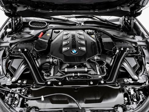 Used 2025 BMW 760i xDrive image 40