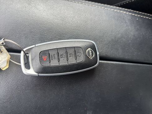 Used 2025 Nissan Rogue SV FWD image 21