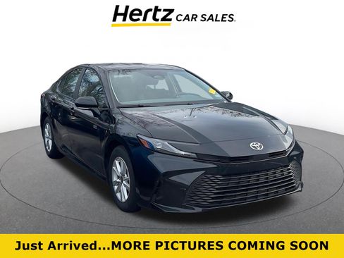 Used 2025 Toyota Camry LE image 1