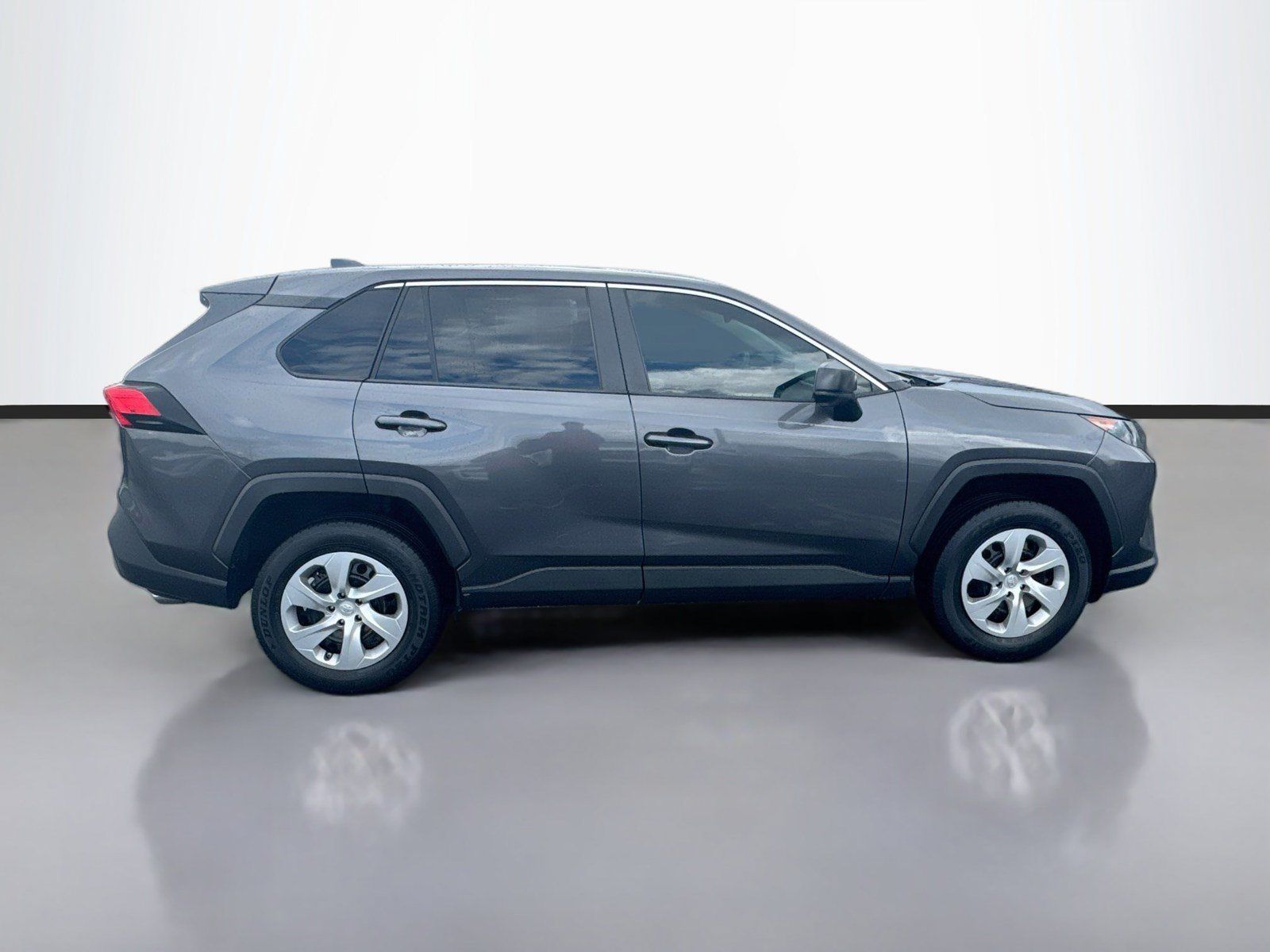 Used 2022 Toyota RAV4 LE AWD/4WD image 8