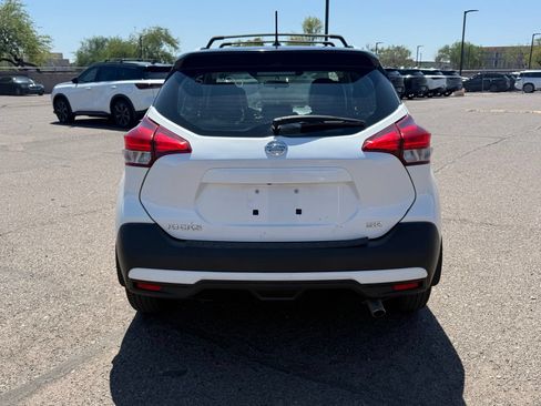 Used 2018 Nissan Kicks SR w/ Premium Package FWD image 6