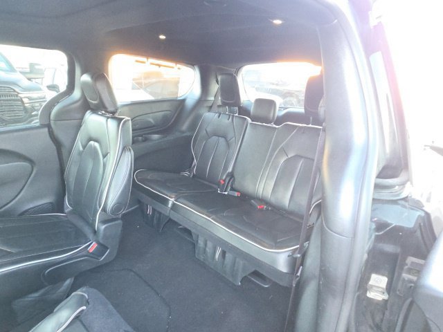 Used 2025 Chrysler Pacifica Limited FWD image 8