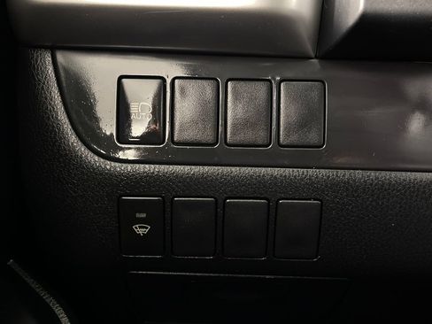 Used 2019 Toyota Highlander LE FWD image 28