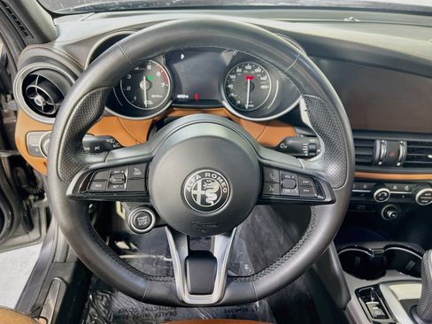 Used 2020 Alfa Romeo Giulia Ti Sport w/ Quick Order Package 22S Sport AWD/4WD image 11