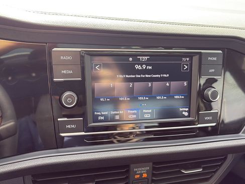 Used 2024 Volkswagen Jetta SE w/ Panoramic Sunroof Package image 18