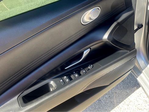 Used 2021 Hyundai Elantra SEL w/ Convenience + Premium Package image 11