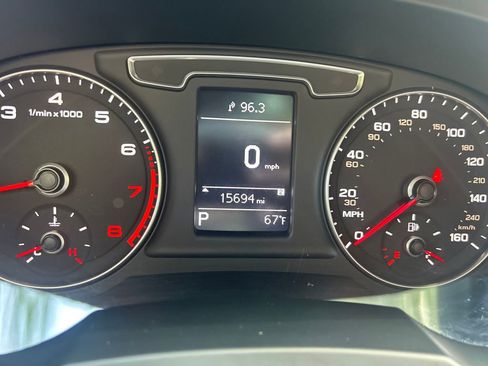 Used 2018 Audi Q3 2.0T Premium w/ Convenience Package AWD/4WD image 18