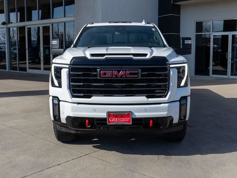 Used 2024 GMC Sierra 2500 AT4 w/ AT4 Premium Plus Package AWD/4WD image 2