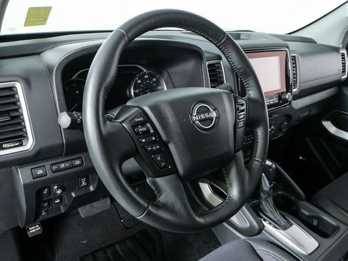 Used 2024 Nissan Frontier SV w/ Technology Package AWD/4WD image 4